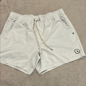 Vuori Kore 5” Shorts with Liner in Sky Grey EUC